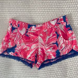 Lilly Pulitzer fun shorts size small in vguc!
